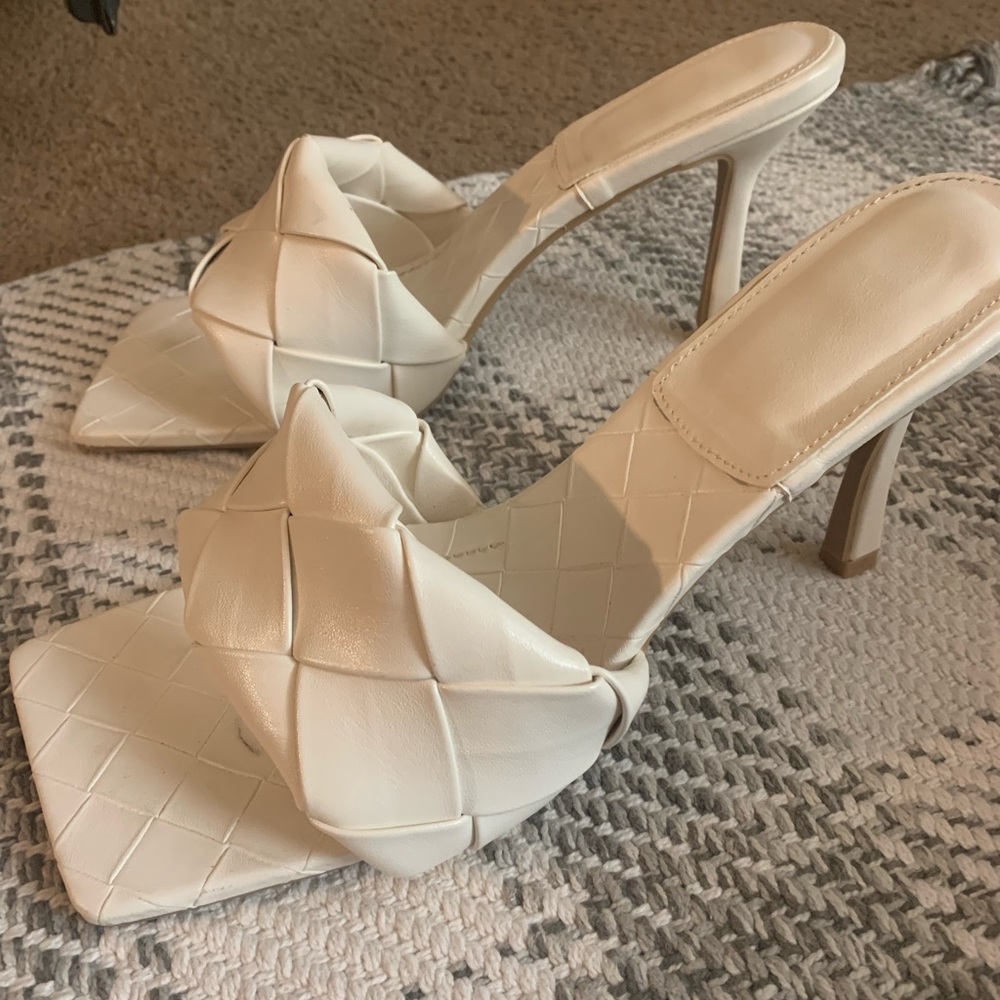 NEW | White Heels Size 9